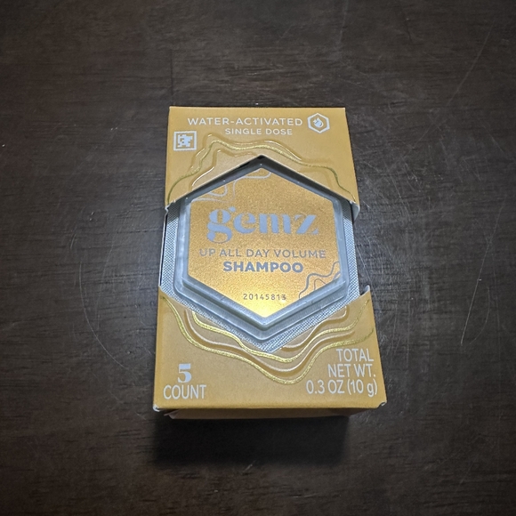 TARGET ( 2 )HOLOGRAPHIC SWAG BAG - Picture 5 of 6